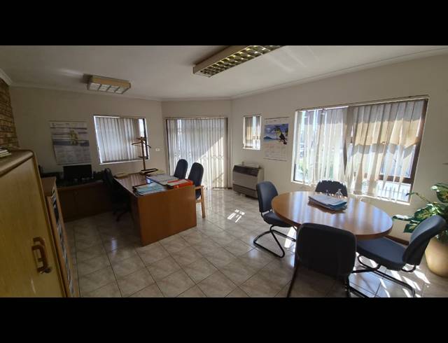 749M² WAREHOUSE TO LET IN KILLARNEY GARDENS